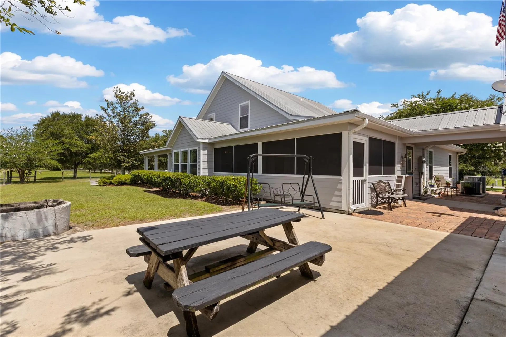9897 NW 160 Avenue Morriston FL 32668