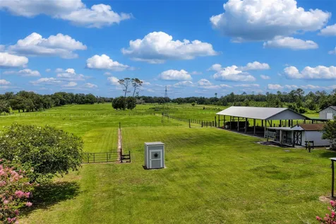 9897 NW 160 Avenue Morriston FL 32668