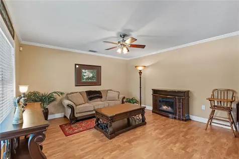 9897 NW 160 Avenue Morriston FL 32668