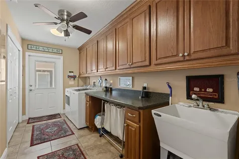 9897 NW 160 Avenue Morriston FL 32668