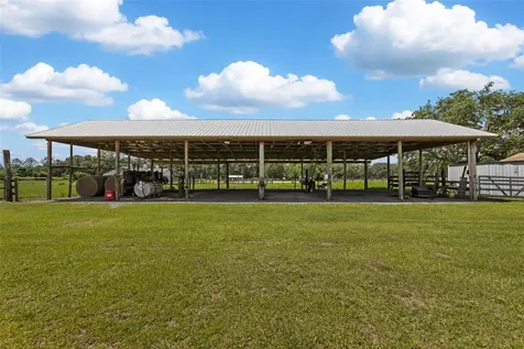 9897 NW 160 Avenue Morriston FL 32668