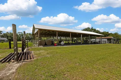 9897 NW 160 Avenue Morriston FL 32668