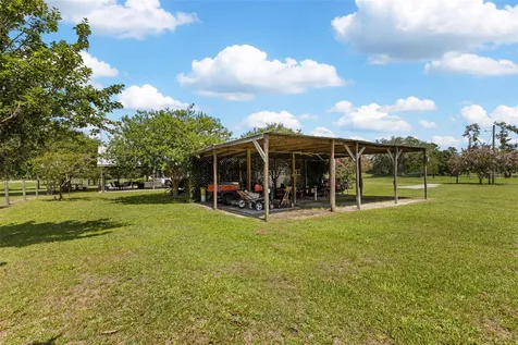 9897 NW 160 Avenue Morriston FL 32668