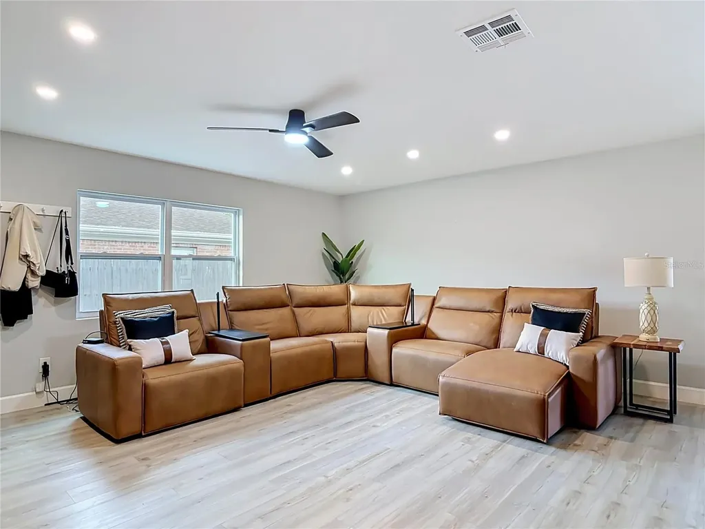 8676 Hillside Drive Orlando FL 32810