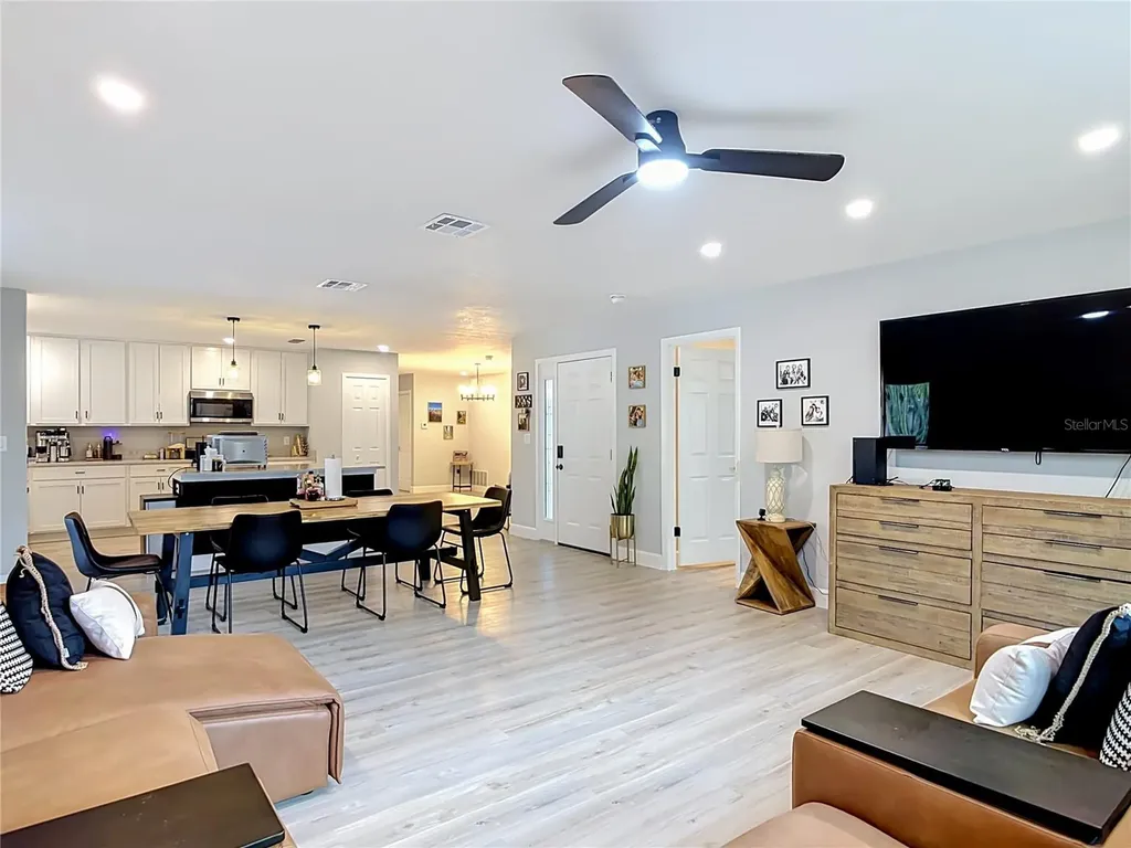 8676 Hillside Drive Orlando FL 32810