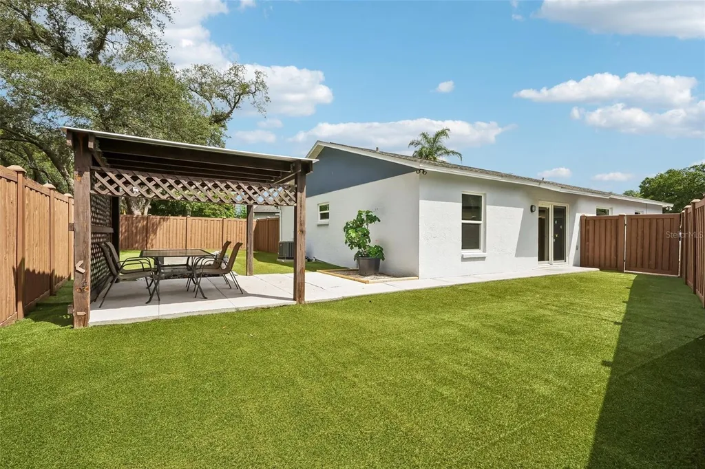8420 N River Dune Street Tampa FL 33617