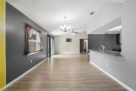 8420 N River Dune Street Tampa FL 33617