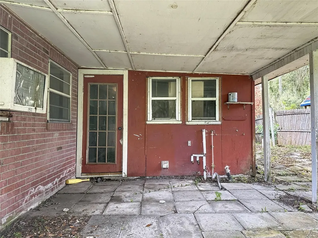 1880 Cr 422 Lake Panasoffkee FL 33538