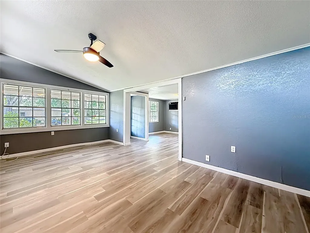 1880 Cr 422 Lake Panasoffkee FL 33538