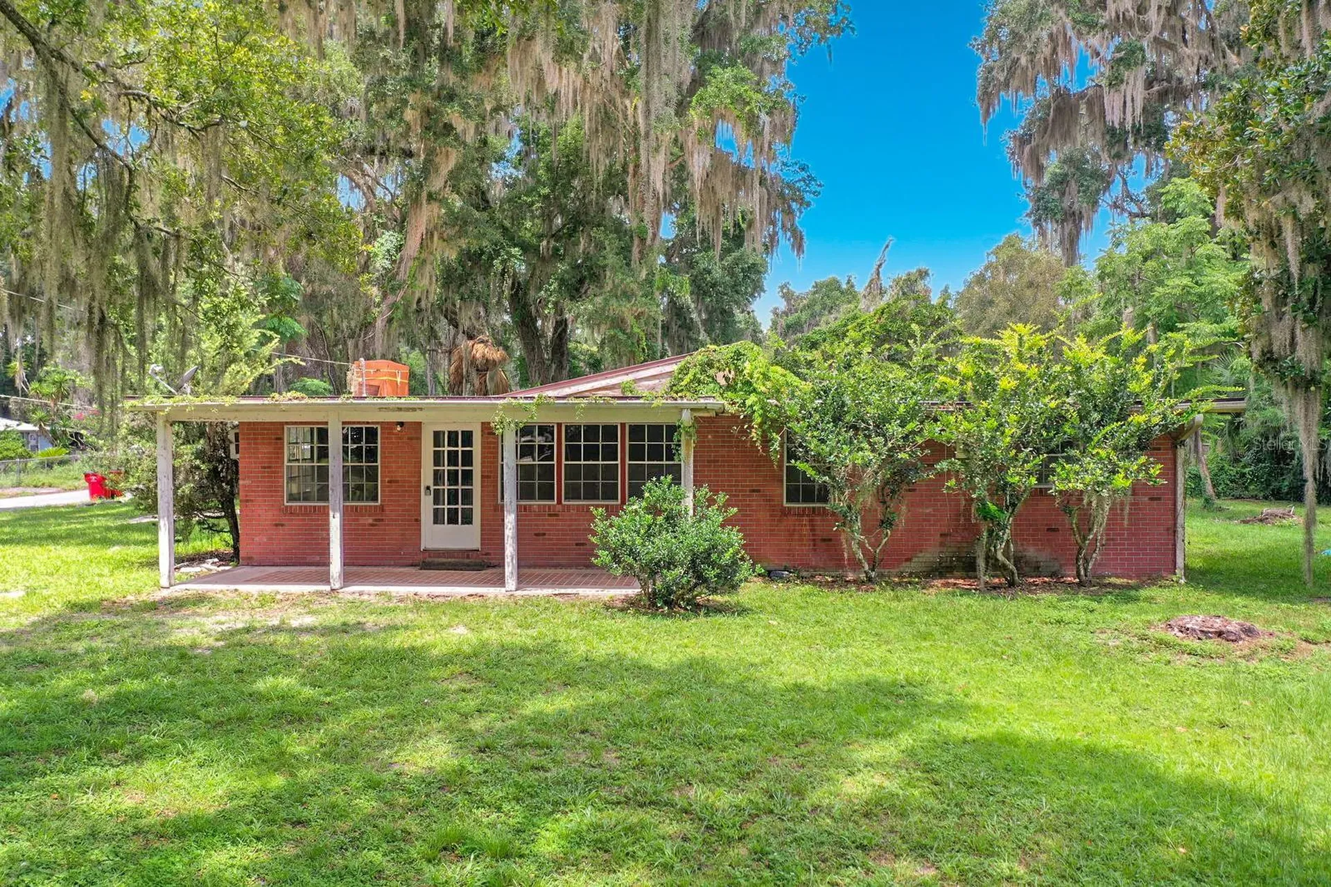1880 Cr 422 Lake Panasoffkee FL 33538