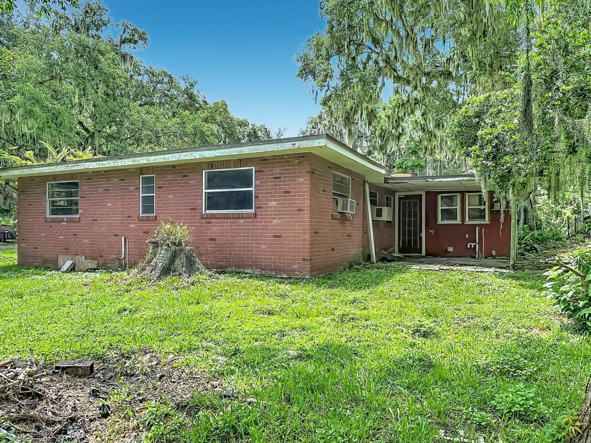 1880 Cr 422 Lake Panasoffkee FL 33538