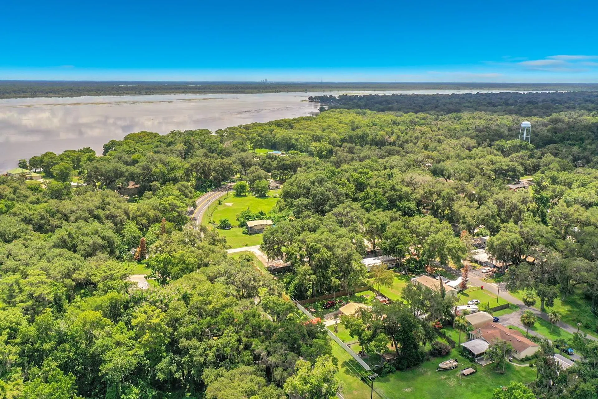 1880 Cr 422 Lake Panasoffkee FL 33538