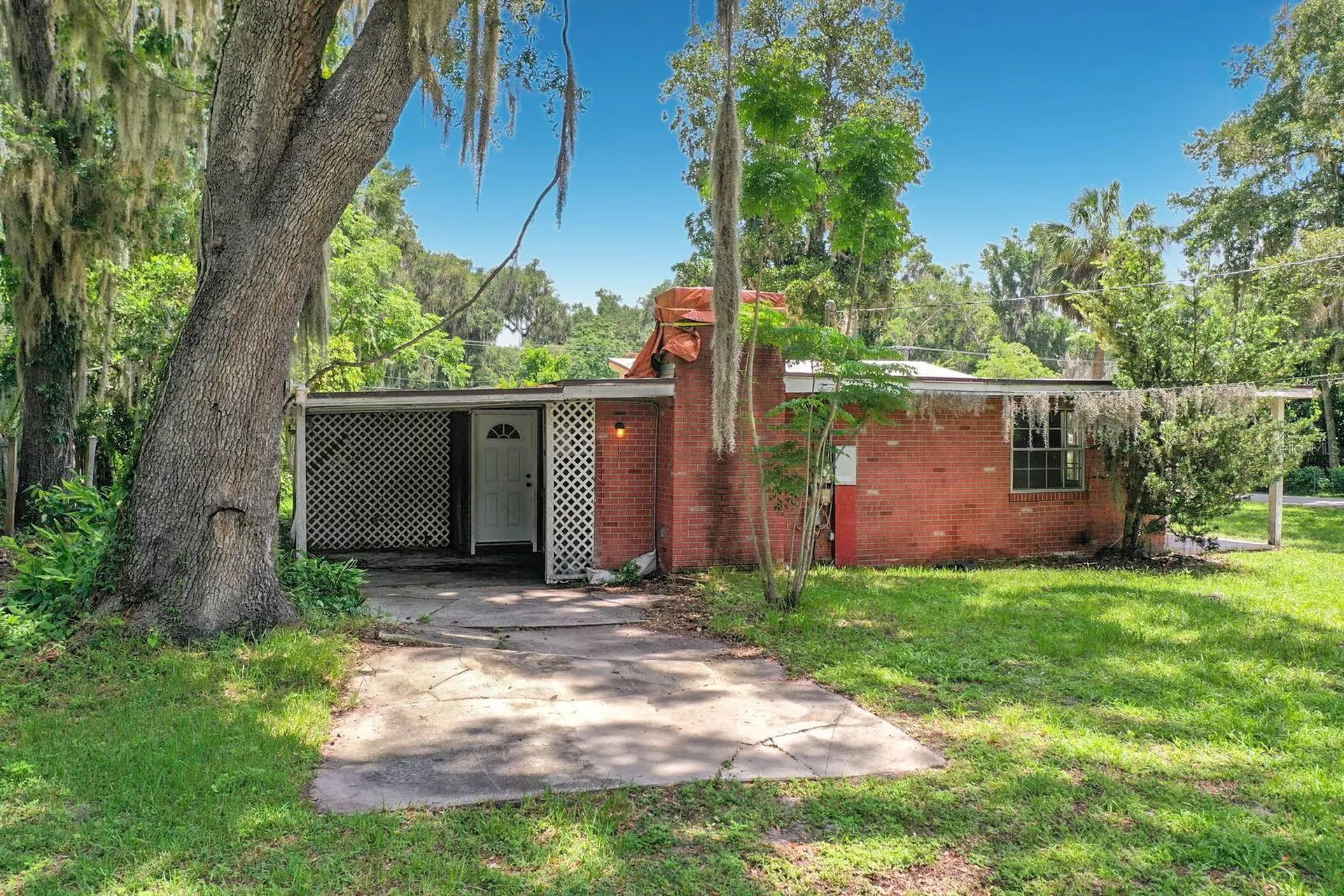 1880 Cr 422 Lake Panasoffkee FL 33538