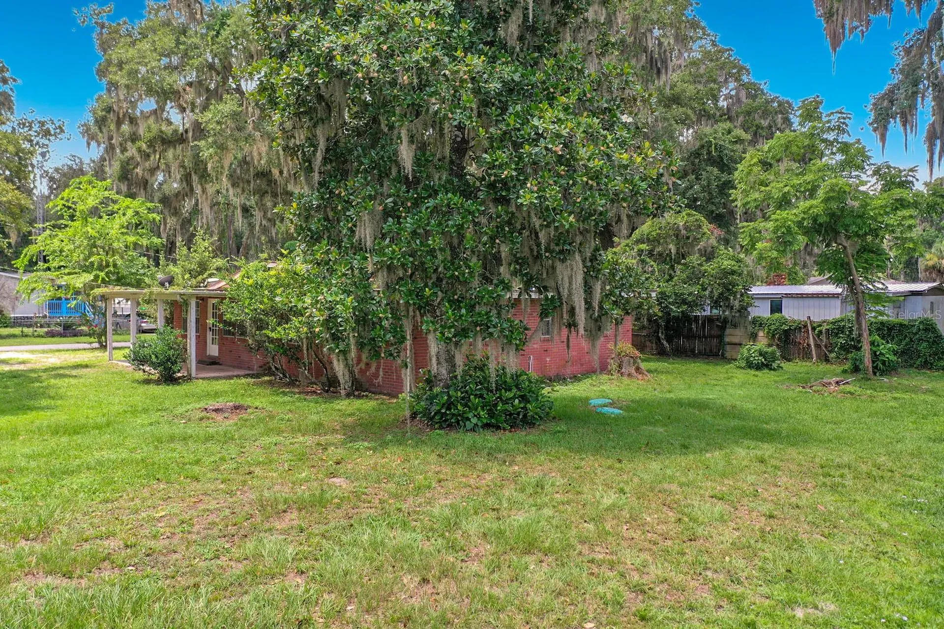 1880 Cr 422 Lake Panasoffkee FL 33538