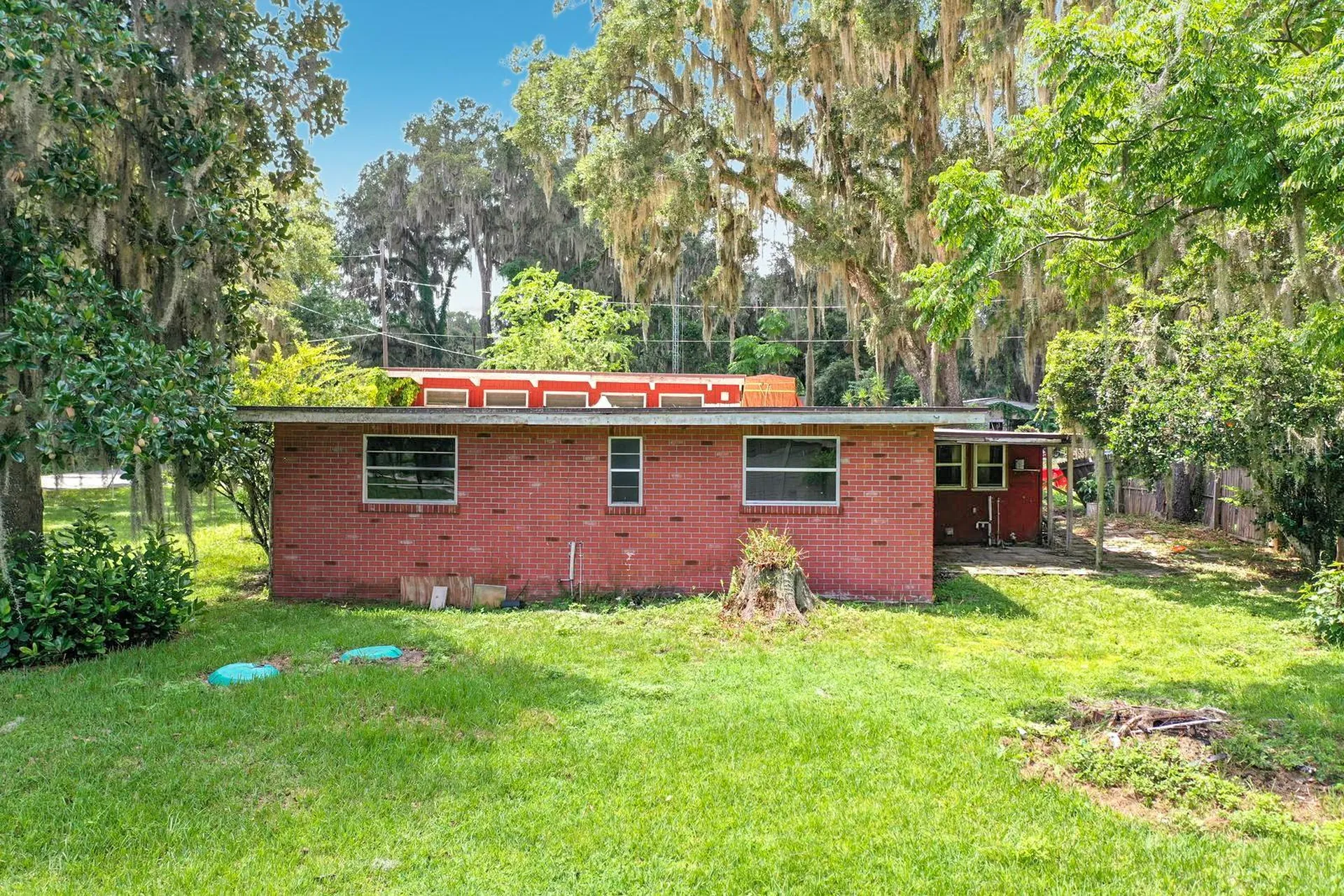 1880 Cr 422 Lake Panasoffkee FL 33538