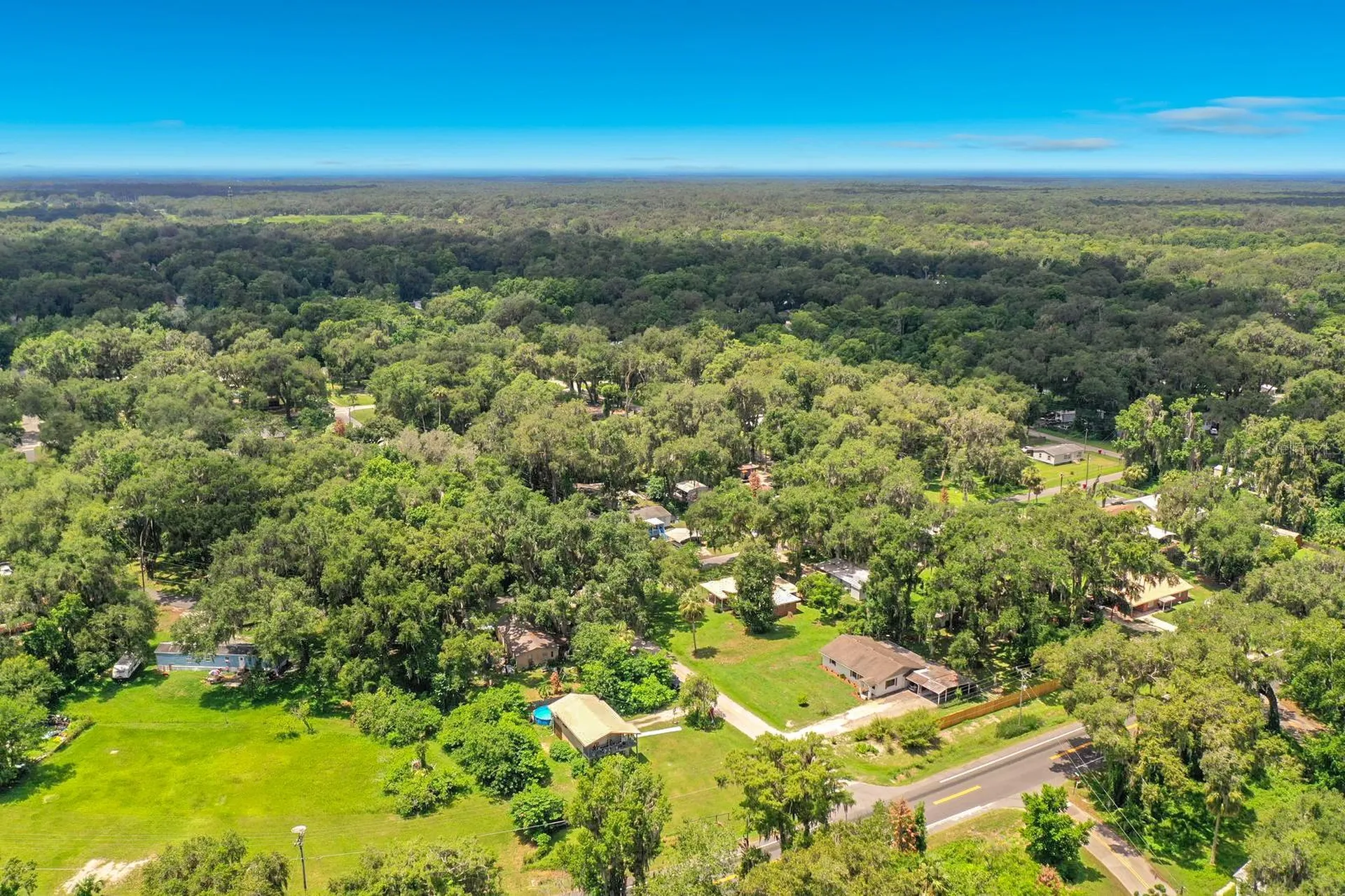 1880 Cr 422 Lake Panasoffkee FL 33538