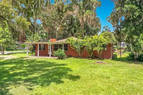 1880 Cr 422 Lake Panasoffkee FL 33538