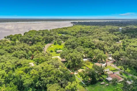 1880 Cr 422 Lake Panasoffkee FL 33538