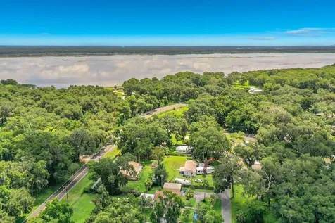 1880 Cr 422 Lake Panasoffkee FL 33538