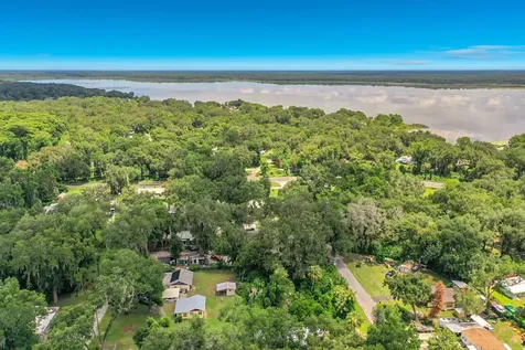 1880 Cr 422 Lake Panasoffkee FL 33538