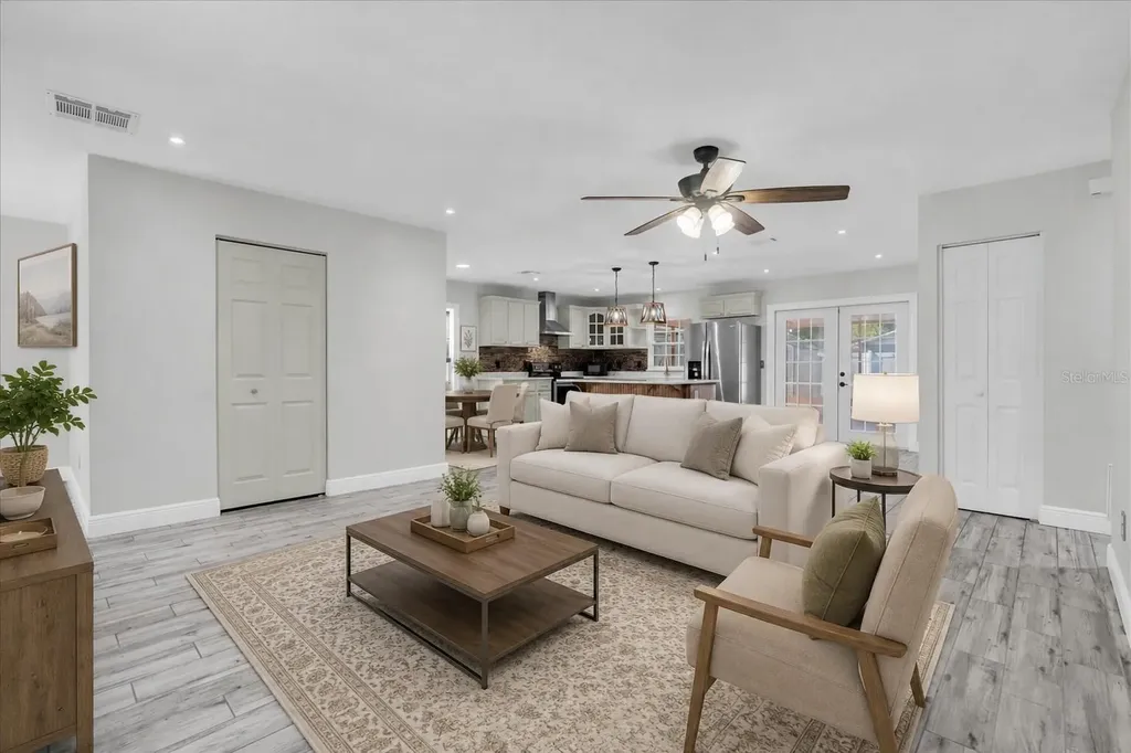 6832 Swain Avenue Tampa FL 33625