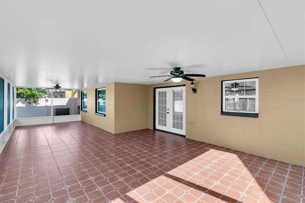 6832 Swain Avenue Tampa FL 33625