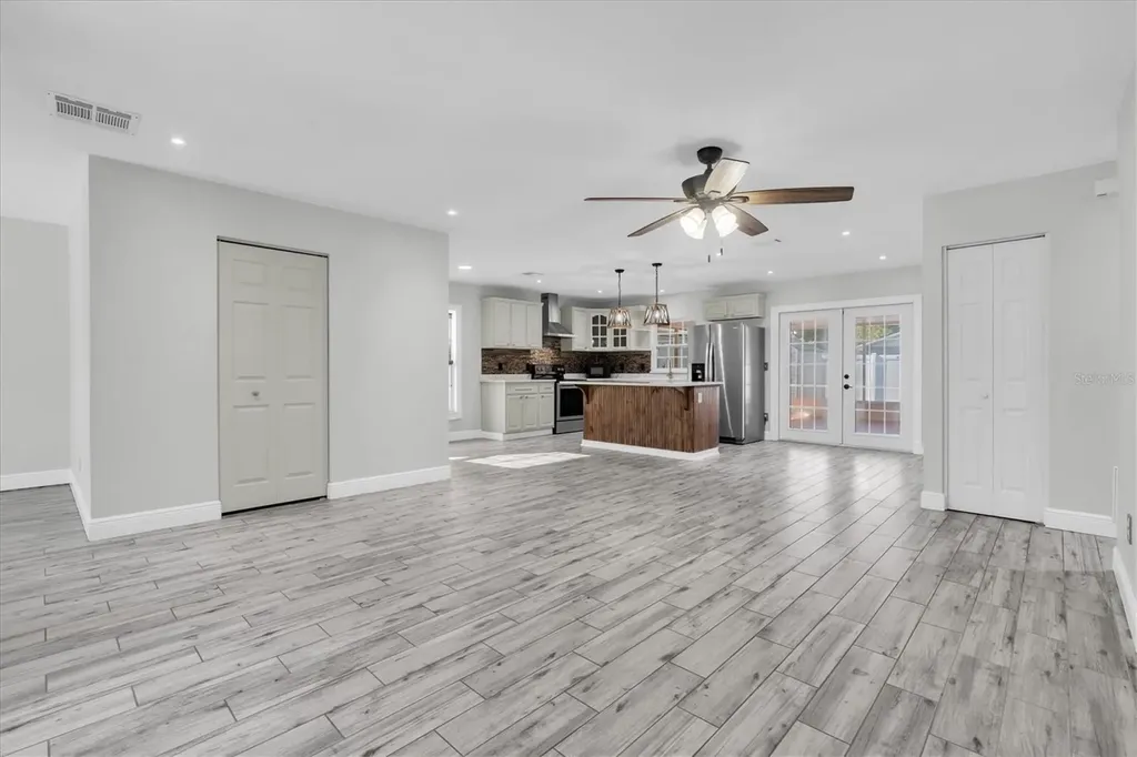 6832 Swain Avenue Tampa FL 33625