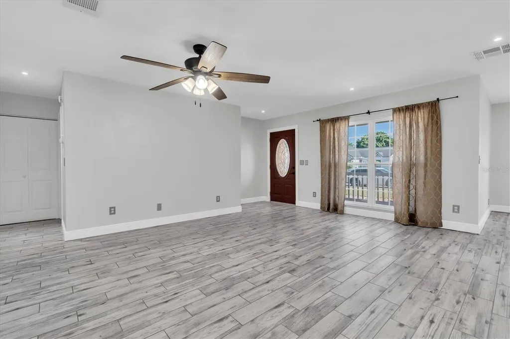 6832 Swain Avenue Tampa FL 33625