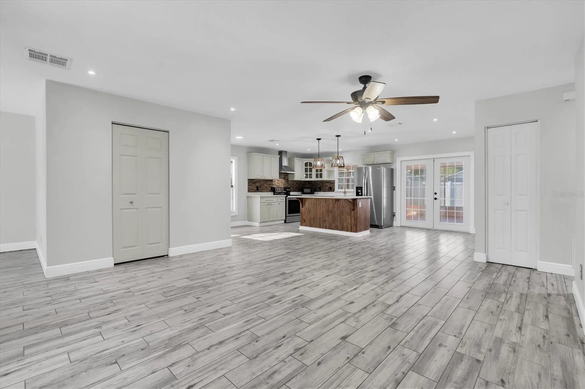 6832 Swain Avenue Tampa FL 33625