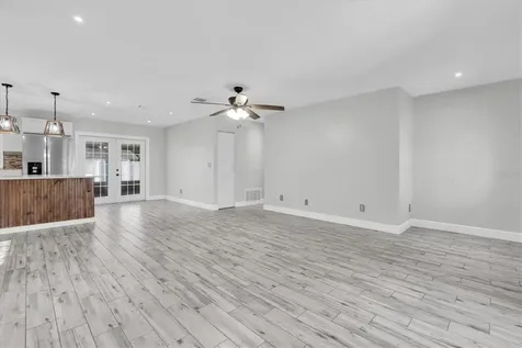 6832 Swain Avenue Tampa FL 33625