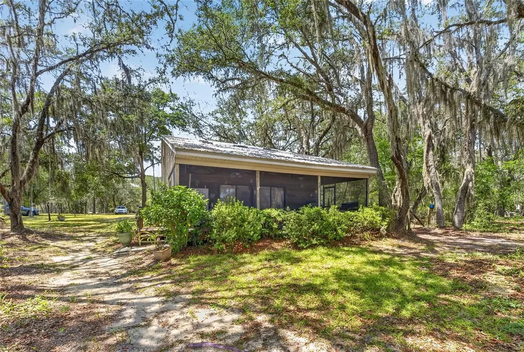 273 Neal Road Hawthorne FL 32640
