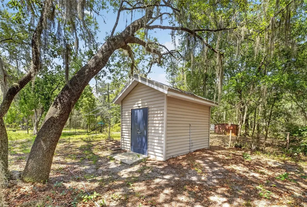 273 Neal Road Hawthorne FL 32640