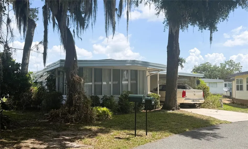 209 Jacaranda Drive Leesburg FL 34748
