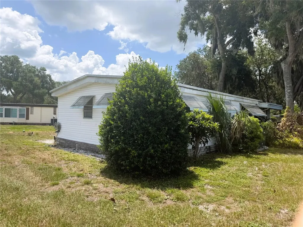 209 Jacaranda Drive Leesburg FL 34748