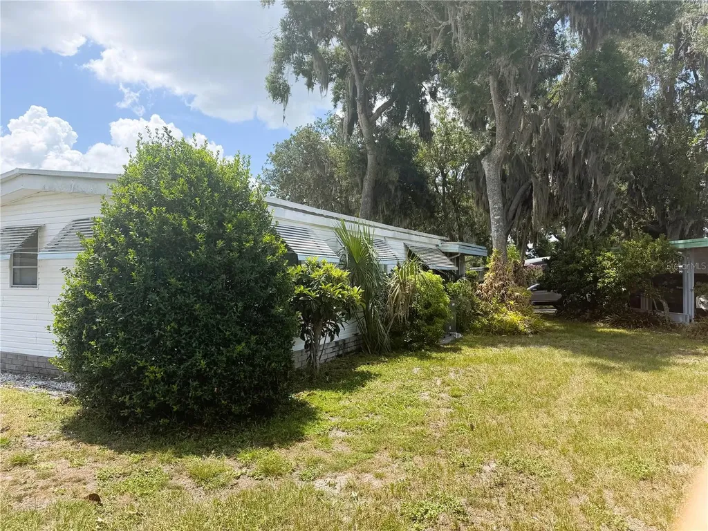 209 Jacaranda Drive Leesburg FL 34748