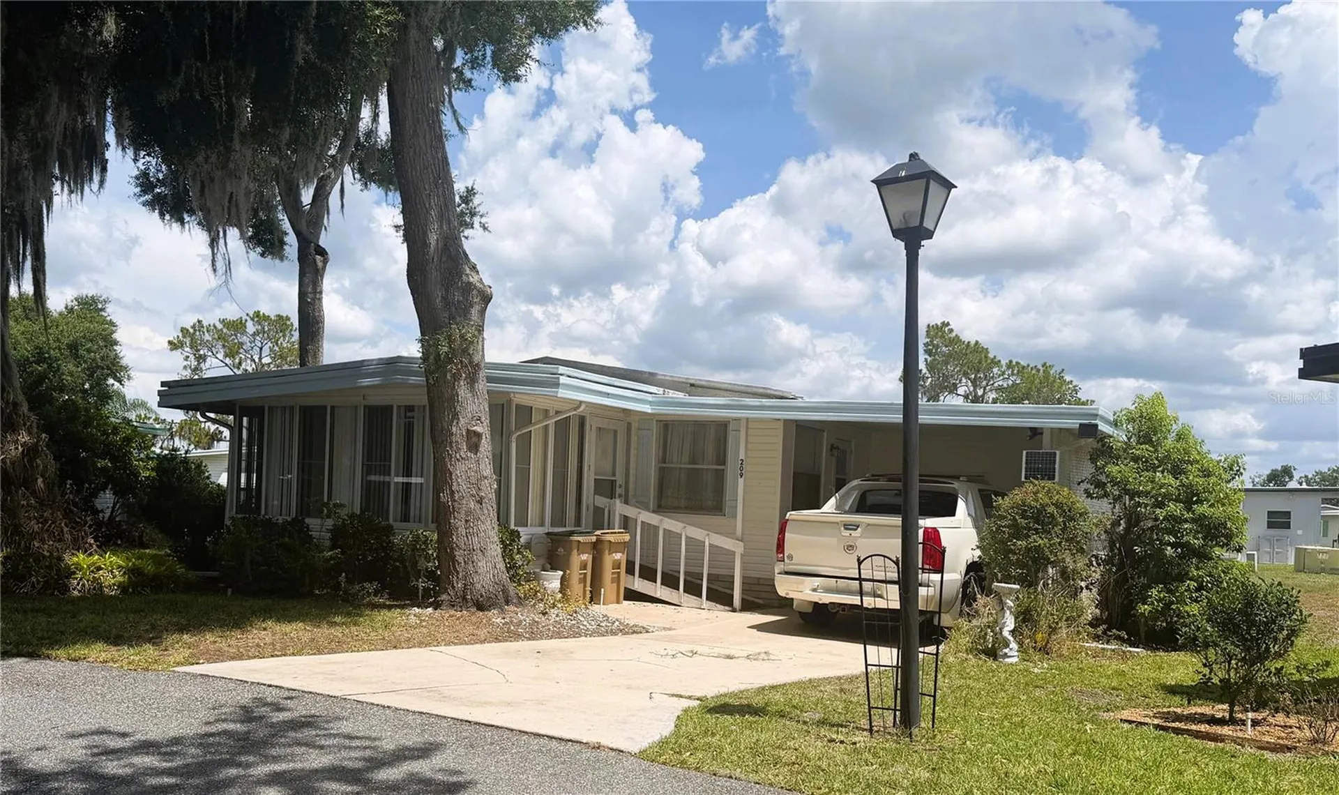 209 Jacaranda Drive Leesburg FL 34748