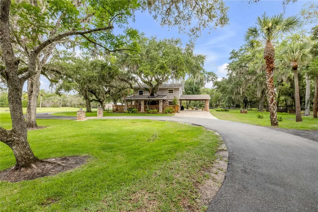800 Hidden Oaks Lane Oak Hill FL 32759