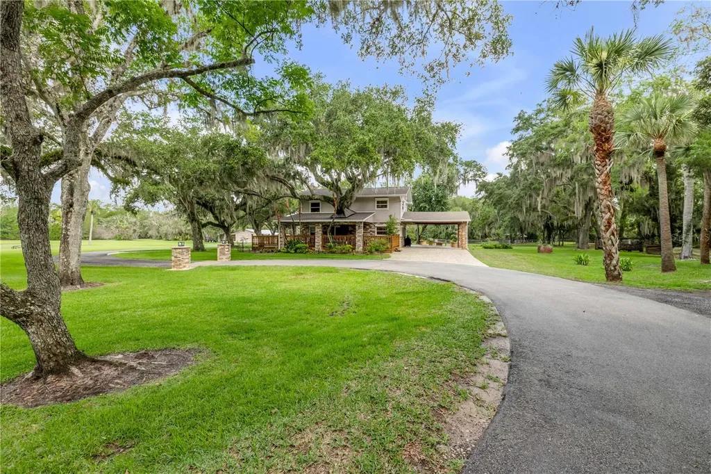 800 Hidden Oaks Lane Oak Hill FL 32759