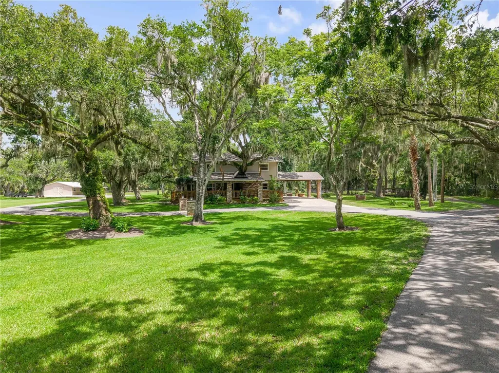 800 Hidden Oaks Lane Oak Hill FL 32759