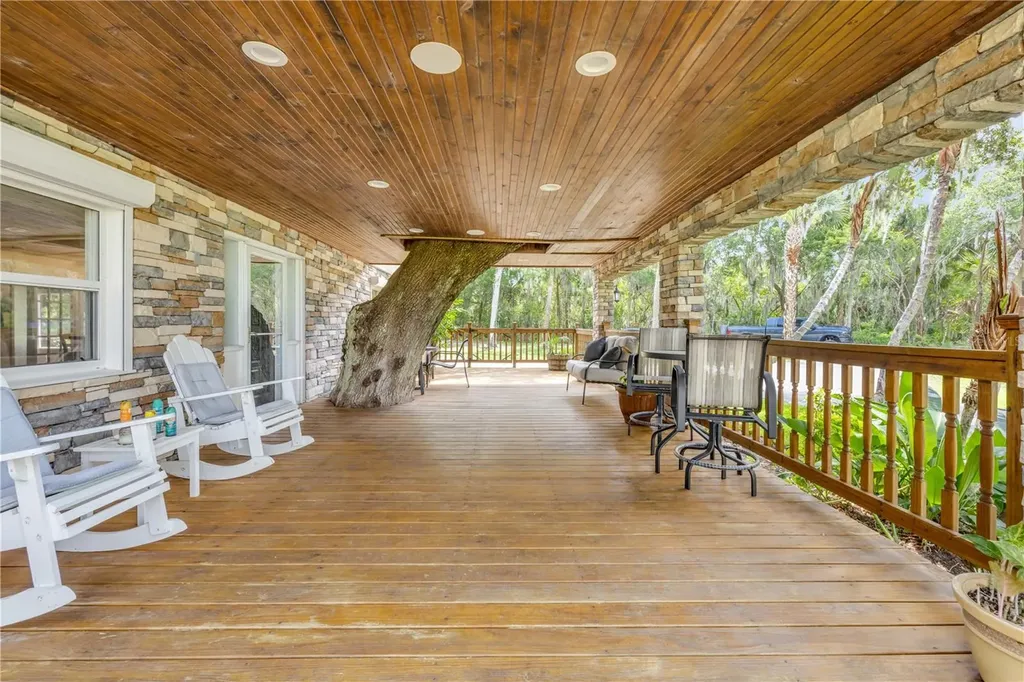 800 Hidden Oaks Lane Oak Hill FL 32759