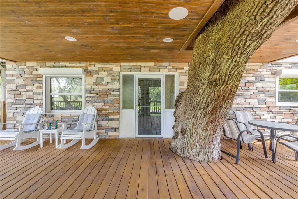 800 Hidden Oaks Lane Oak Hill FL 32759