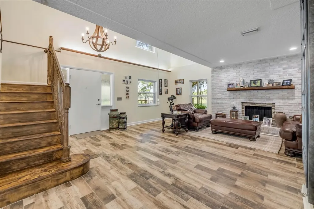 800 Hidden Oaks Lane Oak Hill FL 32759