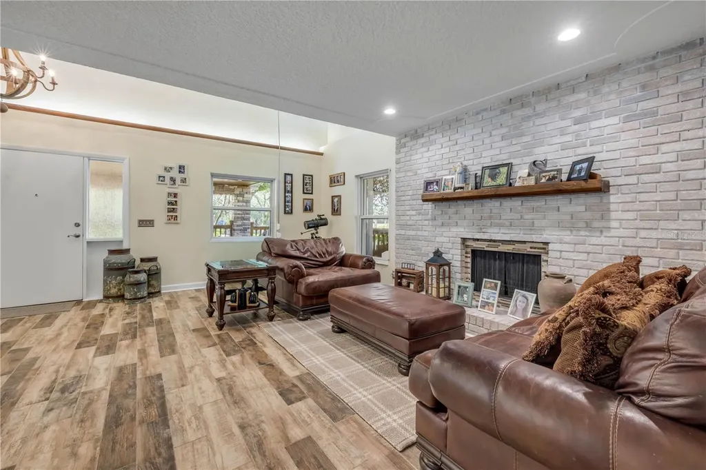 800 Hidden Oaks Lane Oak Hill FL 32759