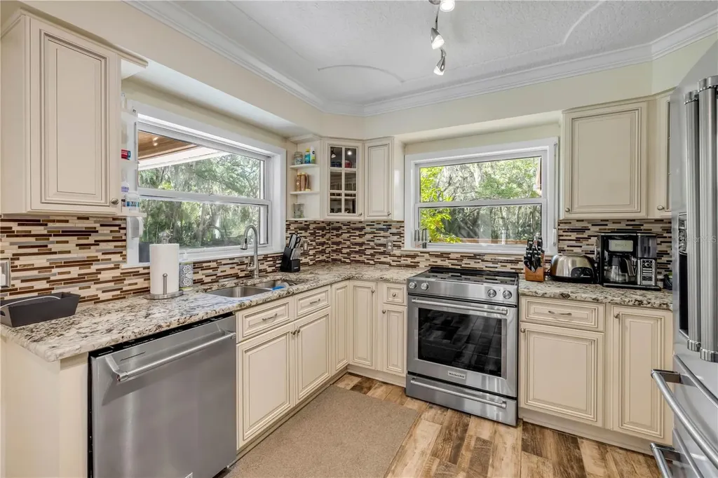 800 Hidden Oaks Lane Oak Hill FL 32759