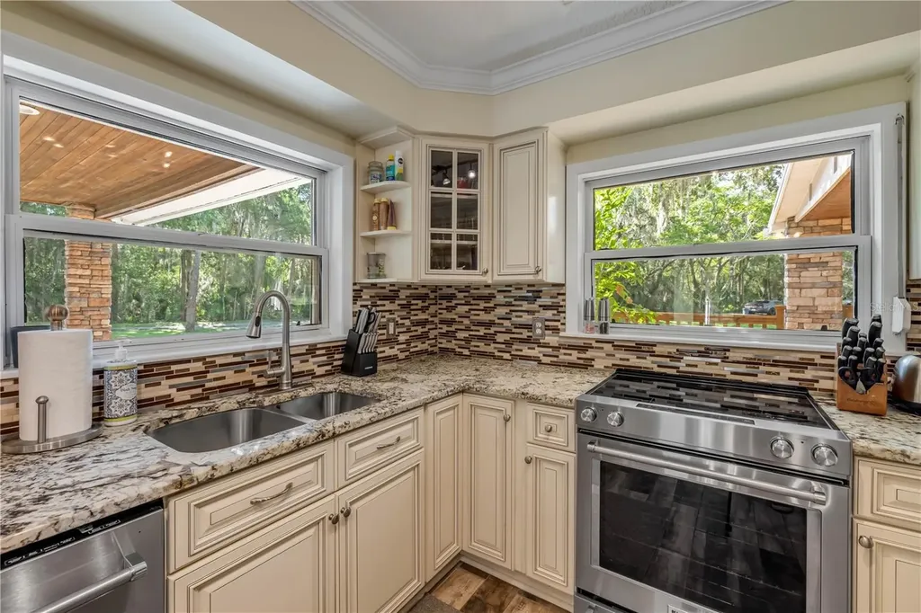 800 Hidden Oaks Lane Oak Hill FL 32759