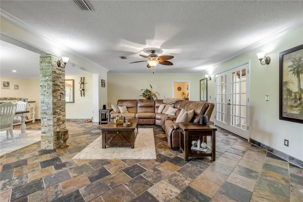 800 Hidden Oaks Lane Oak Hill FL 32759
