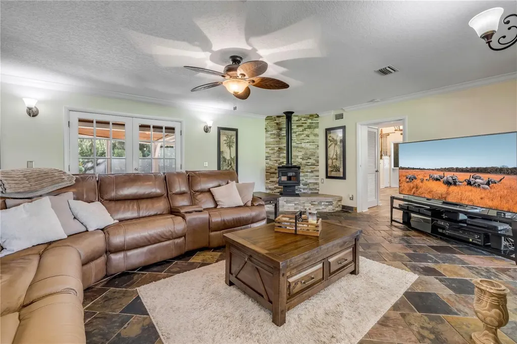 800 Hidden Oaks Lane Oak Hill FL 32759