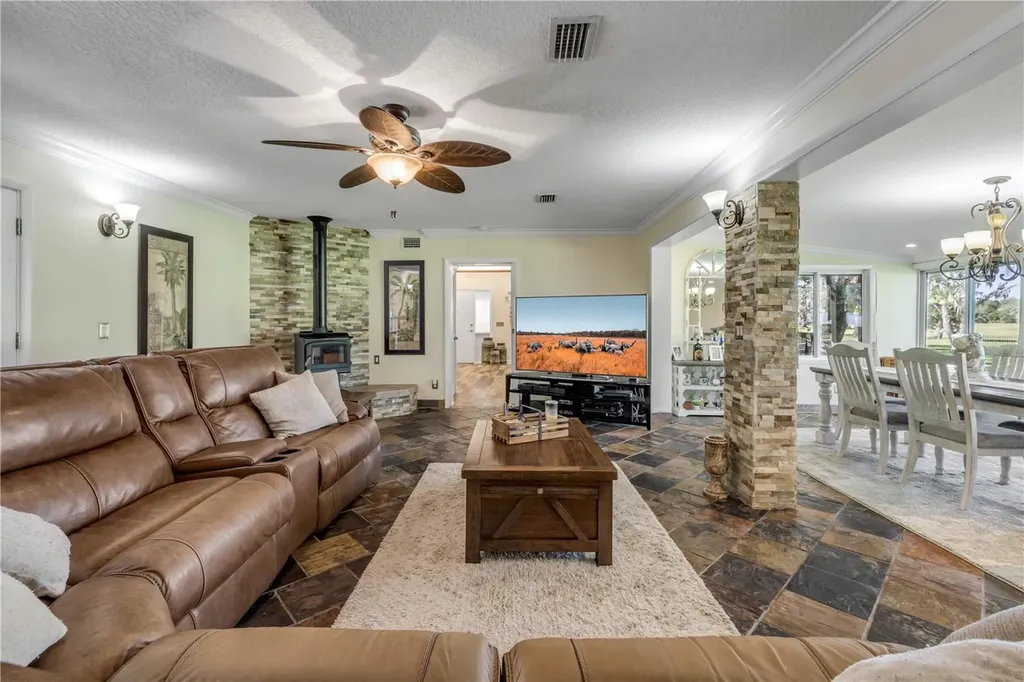 800 Hidden Oaks Lane Oak Hill FL 32759