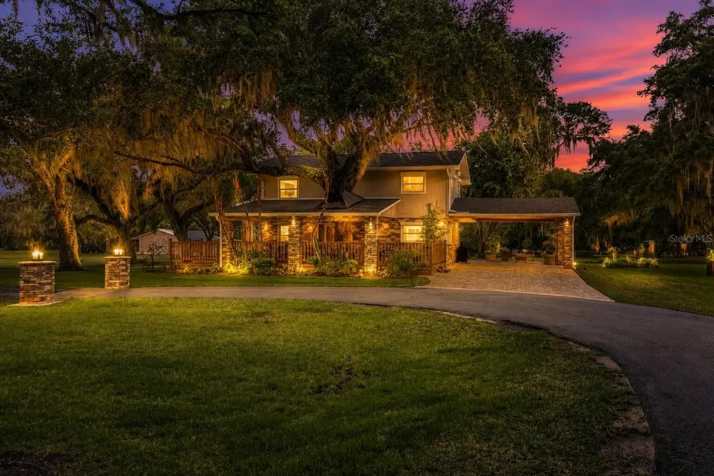 800 Hidden Oaks Lane Oak Hill FL 32759