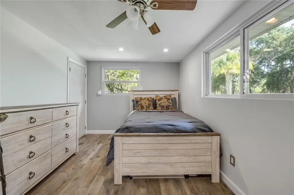 800 Hidden Oaks Lane Oak Hill FL 32759